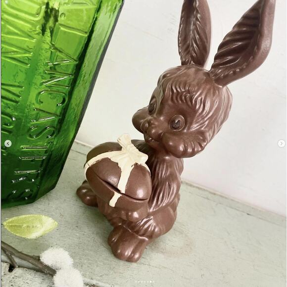Vintage Ceramic Chocolate Easter Bunny Rabbit Statue Figurine Egg Container Lid - Picture 6 of 7